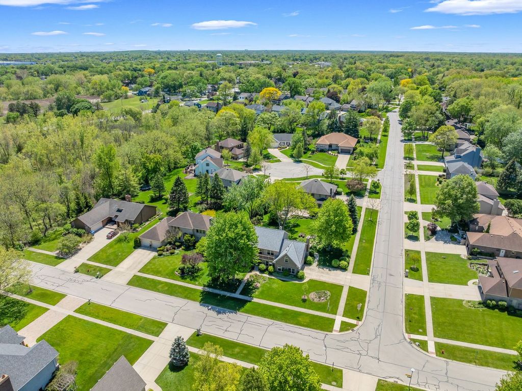 Image 50 of property listing at 323 Ford Lane, Bartlett, IL 60103