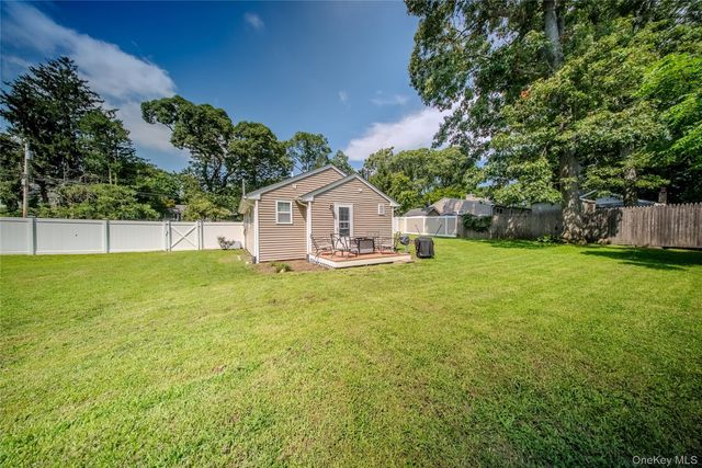 17 Connelly Drive, Lake Grove, NY 11755