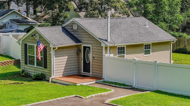 17 Connelly Drive, Lake Grove, NY 11755