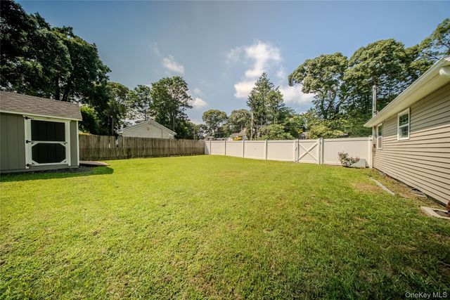 17 Connelly Drive, Lake Grove, NY 11755