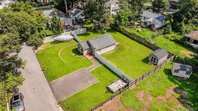 17 Connelly Drive, Lake Grove, NY 11755