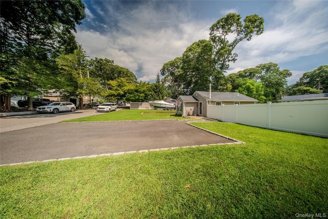 17 Connelly Drive, Lake Grove, NY 11755