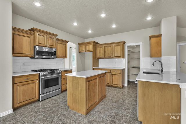 10996 W Southerland St, Boise, ID 83709