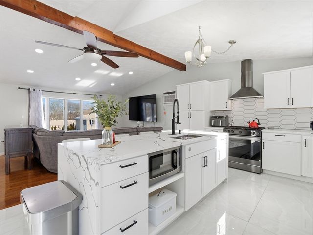 39 Swan Ave, Methuen, MA 01844