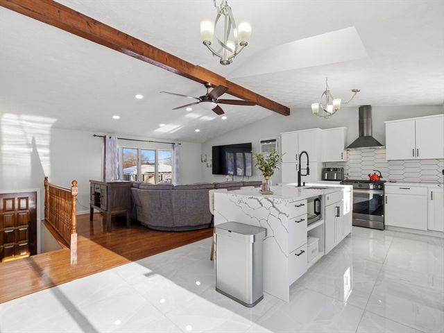 39 Swan Ave, Methuen, MA 01844