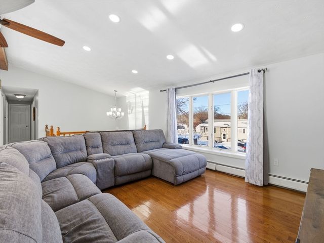 39 Swan Ave, Methuen, MA 01844