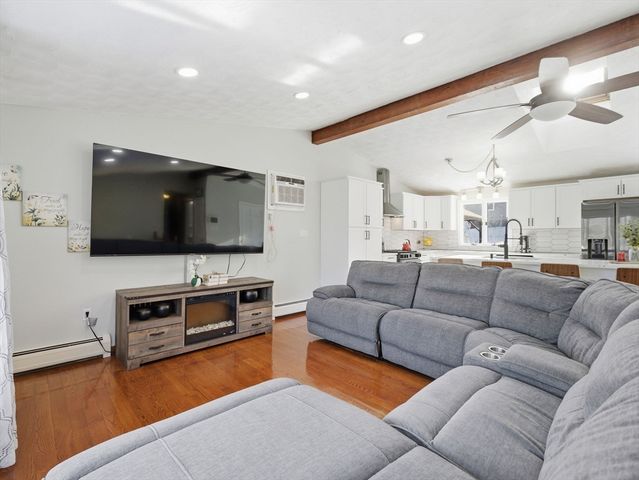 39 Swan Ave, Methuen, MA 01844