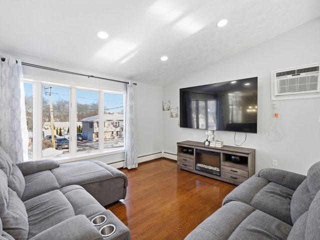 39 Swan Ave, Methuen, MA 01844