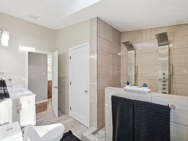 39 Swan Ave, Methuen, MA 01844