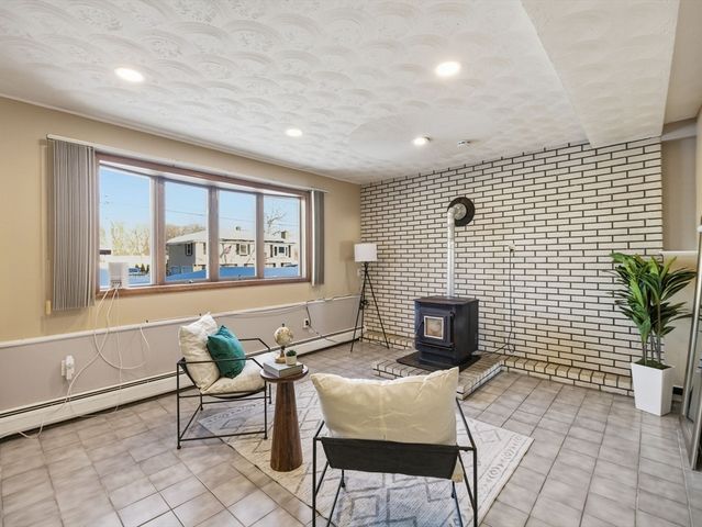 39 Swan Ave, Methuen, MA 01844