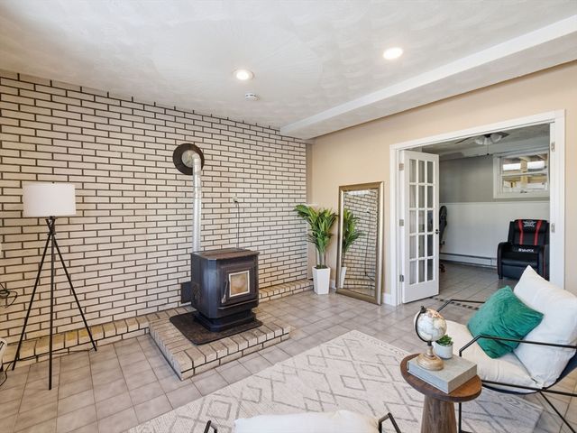 39 Swan Ave, Methuen, MA 01844