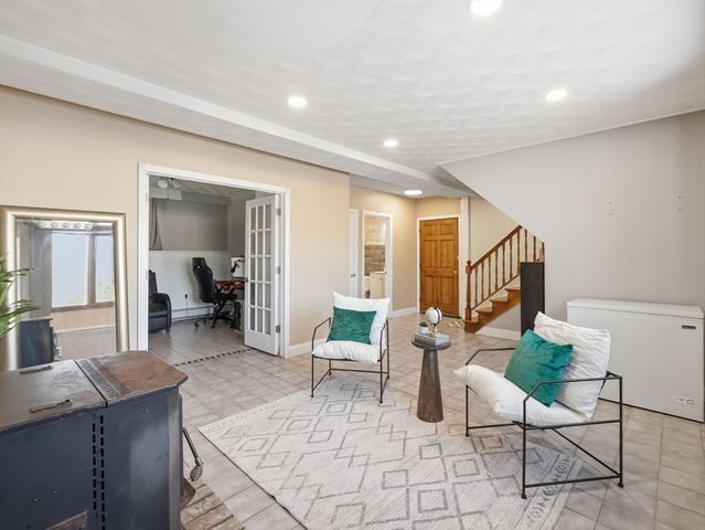 39 Swan Ave, Methuen, MA 01844