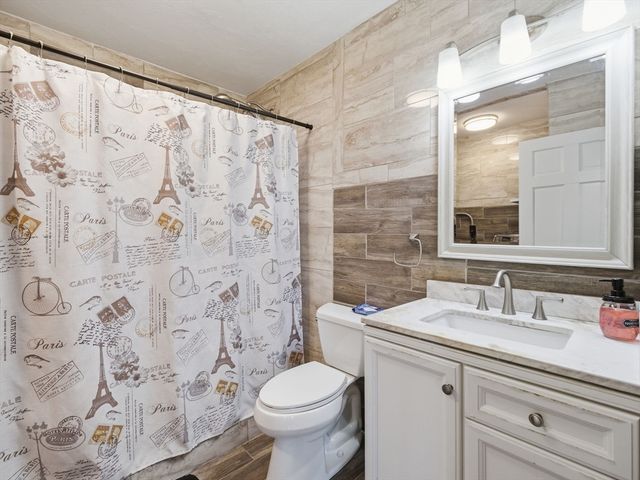 39 Swan Ave, Methuen, MA 01844