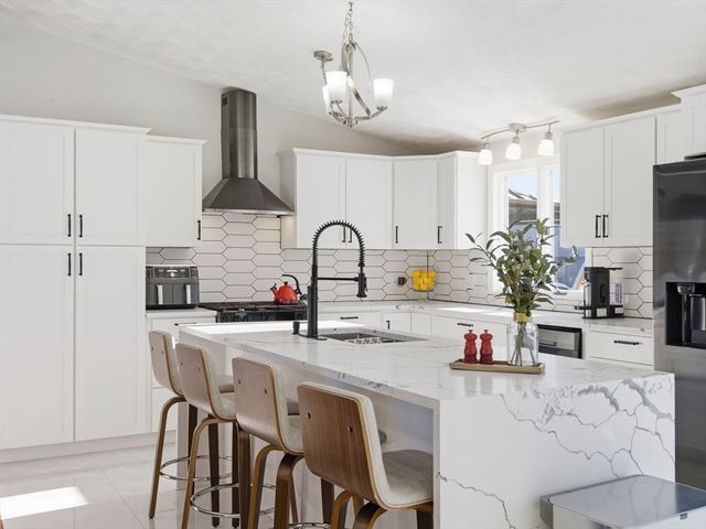 39 Swan Ave, Methuen, MA 01844