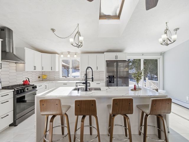 39 Swan Ave, Methuen, MA 01844