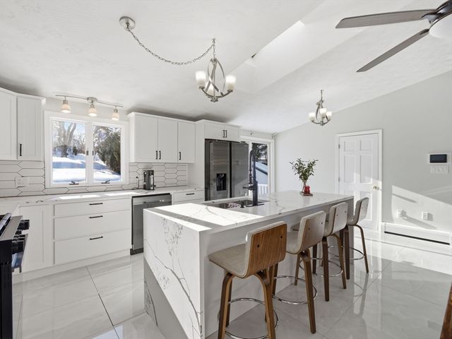 39 Swan Ave, Methuen, MA 01844