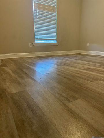 10004 Ole Millstead Ct, Baton Rouge, LA 70816