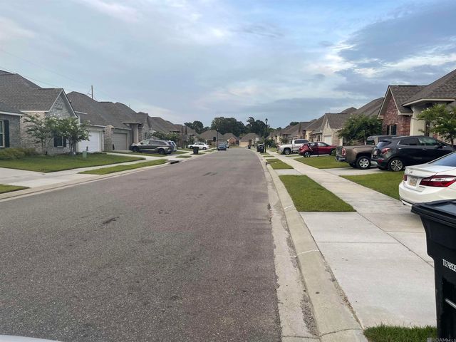10004 Ole Millstead Ct, Baton Rouge, LA 70816