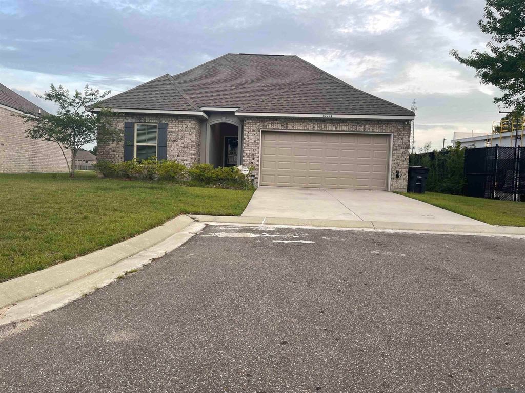 10004 Ole Millstead Ct, Baton Rouge, LA 70816