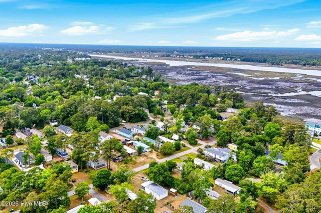 218 NE 76th Street, Oak Island, NC 28465