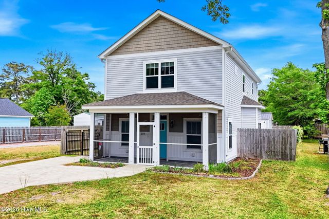 218 NE 76th Street, Oak Island, NC 28465