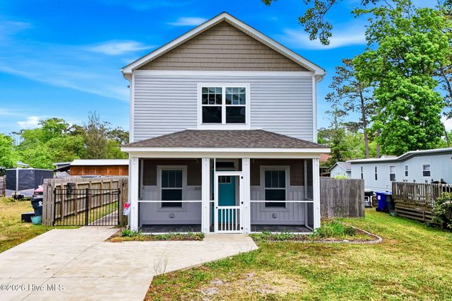 218 NE 76th Street, Oak Island, NC 28465