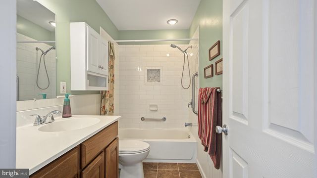 73 WINFIELD RD, Sicklerville, NJ 08081