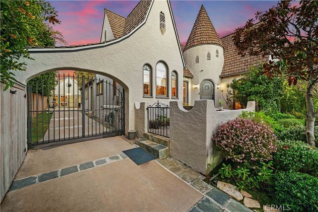 1630 Warnall, Los Angeles, CA 90024