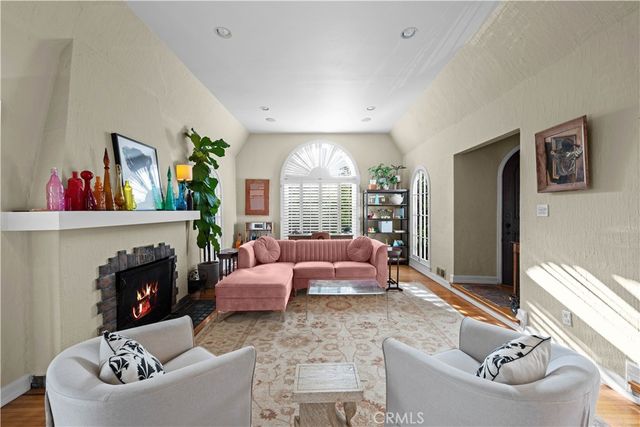 1630 Warnall, Los Angeles, CA 90024