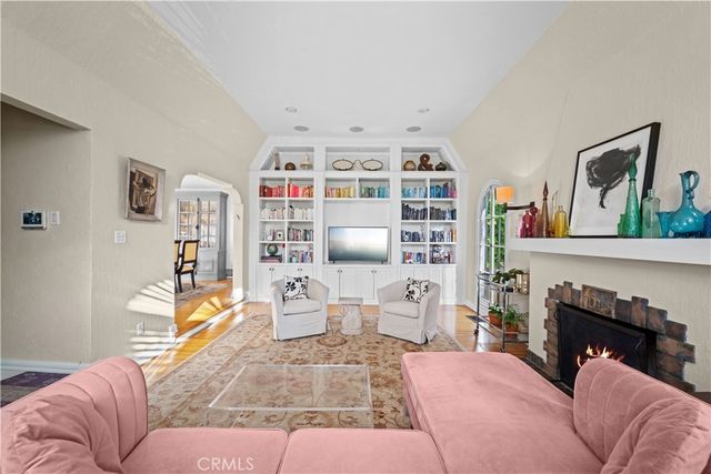 1630 Warnall, Los Angeles, CA 90024