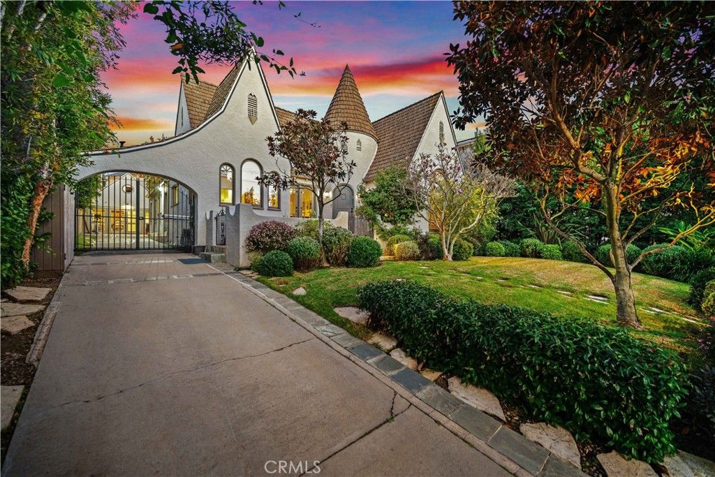 1630 Warnall, Los Angeles, CA 90024