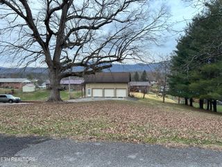 160 Lincoln Drive, Harrogate, TN 37752