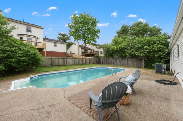 512 Stone Creek Drive, Lexington, KY 40503