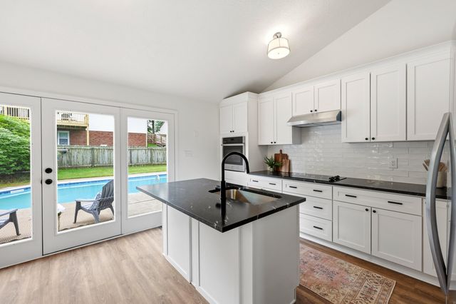 512 Stone Creek Drive, Lexington, KY 40503