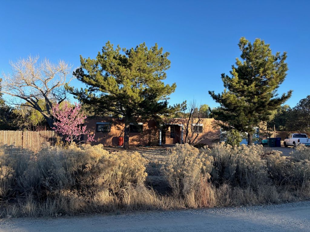 2107 Calle Tecolote, Santa Fe, NM 87505