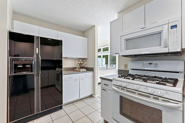 18 Knollwood Court 18, Burlington, MA 01803
