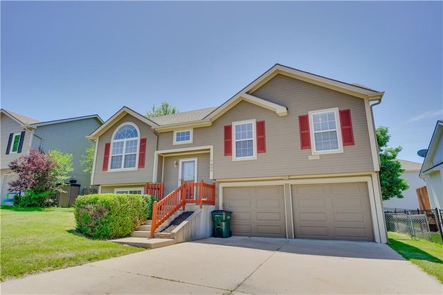 809 Village Street, Leavenworth, KS 66048