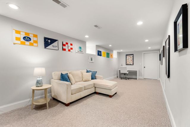 52 Rich 1, Waltham, MA 02451