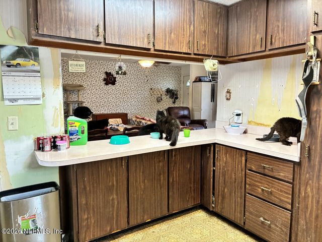 7474 DEEPWOOD Drive, Jacksonville, FL 32244