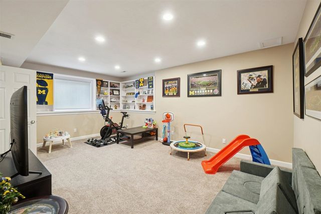 1548 Chapleau Drive, Ann Arbor, MI 48103