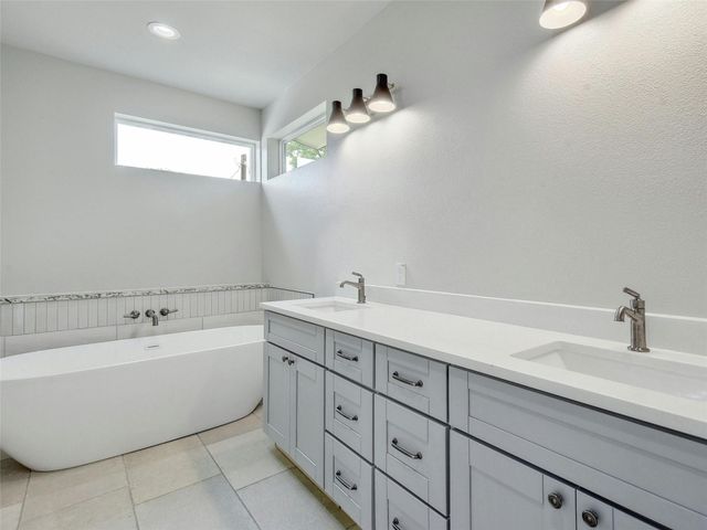 313 Blackson Ave A, Austin, TX 78752