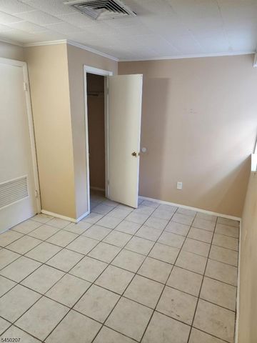 1371 Hamilton St, Elizabeth City, NJ 07208