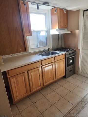 1371 Hamilton St, Elizabeth City, NJ 07208