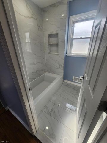 1371 Hamilton St, Elizabeth City, NJ 07208