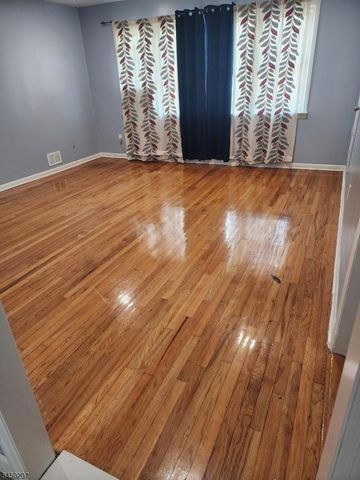 1371 Hamilton St, Elizabeth City, NJ 07208