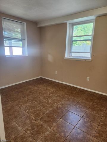 1371 Hamilton St, Elizabeth City, NJ 07208