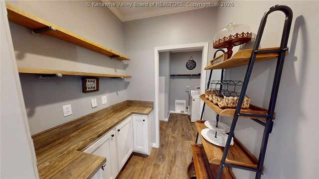 170 Mathews Mountain, Milton, WV 25541