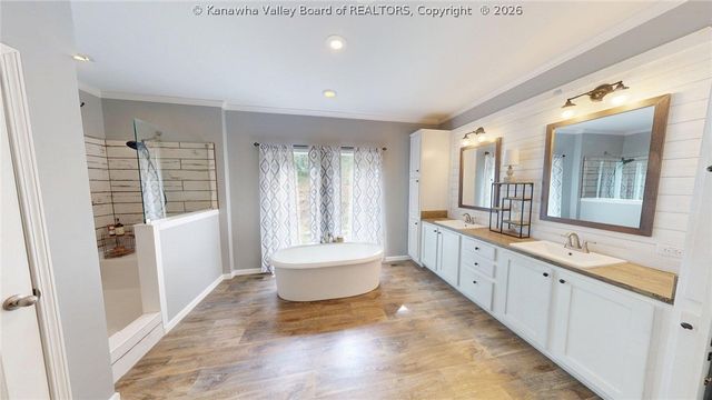 170 Mathews Mountain, Milton, WV 25541