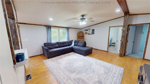 170 Mathews Mountain, Milton, WV 25541