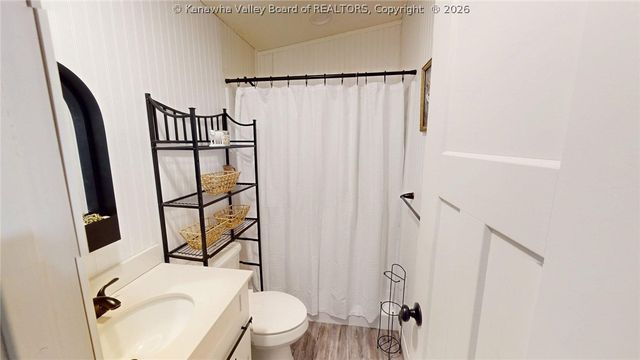 170 Mathews Mountain, Milton, WV 25541
